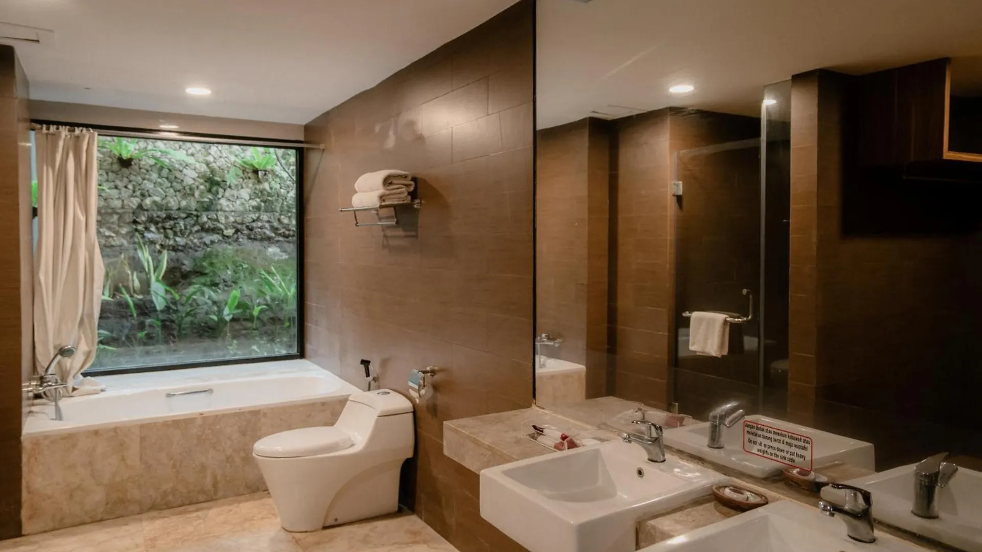 Hotel Amaroossa Suite Bali Nusa Dua